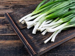 7 Manfaat Daun Bawang untuk Kesehatan, Bukan Sekadar Taburan di Makanan