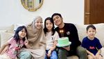 Desta Mahendra Masih Kompak Kulineran Bareng Natasha Rizky