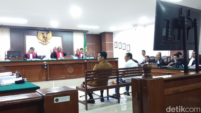 Eks Kadispora Makassar Andi Patiware bersama Eks Sekda Makassar M Ansar menjadi saksi sidang kasus korupsi dana hibah KONI Makassar.