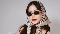 Swag banget! Gaya Eriska menjadi foto model. Foto: dok. Instagram Eriska Nakesya