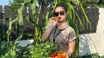 Eriska Nakesya dengan Berbagai Mode: Jaga Warsun, Berkebun, hingga Model