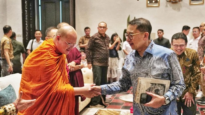 Menjelang perayaan Waisak 2025, Menteri Kebudayaan (Menbud) Fadli Zon menegaskan pemerintah mendukung Borobudur sebagai pusat perayaan religi dan kebudayaan dunia.