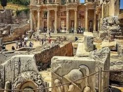 Foto Penemuan Artefak yang Menyimpan Cerita Mengejutkan