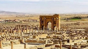 Didirikan sekitar tahun 100 M oleh Kaisar Trajan di tempat yang sekarang disebut Aljazair, kota ini direncanakan dengan sangat cermat, memamerkan fitur arsitektur Romawi seperti jalan-jalan yang disusun dalam bentuk kotak-kotak, pemandian umum, lengkungan besar, dan teater yang mengesankan. Foto: Boredpanda