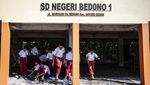 Gedung Baru Terkunci, Siswa SDN Bedono 1 Belajar di Kolong