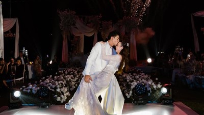 Dansa Romantis Harris Vriza dan Haviza Devi Anjani di Pesta Pernikahan