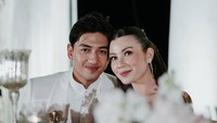 Harris Vriza dan Haviza Devi Anjani di meja makan setelah berdansa. (Foto: dok Instagram)
