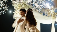 Harris Vriza berterima kasih atas apresiasi tepuk tangan dari tamu usai berdansa dengan Haviza Devi Anjani. (Foto: dok Instagram)