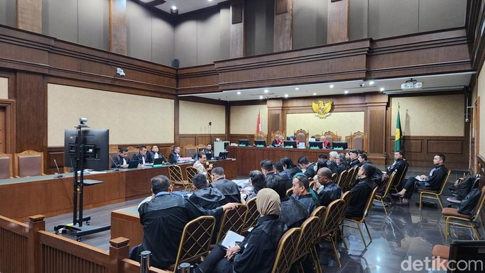 Jaksa menghadirkan ahli hukum pidana dan hukum acara pidana dari Universitas Jenderal Soedirman, Hibnu Nugroho, untuk menjadi saksi ahli dalam sidang dugaan suap vonis bebas Gregorius Ronald Tannur terkait kematian Dini Sera. (Adrial/detikcom).