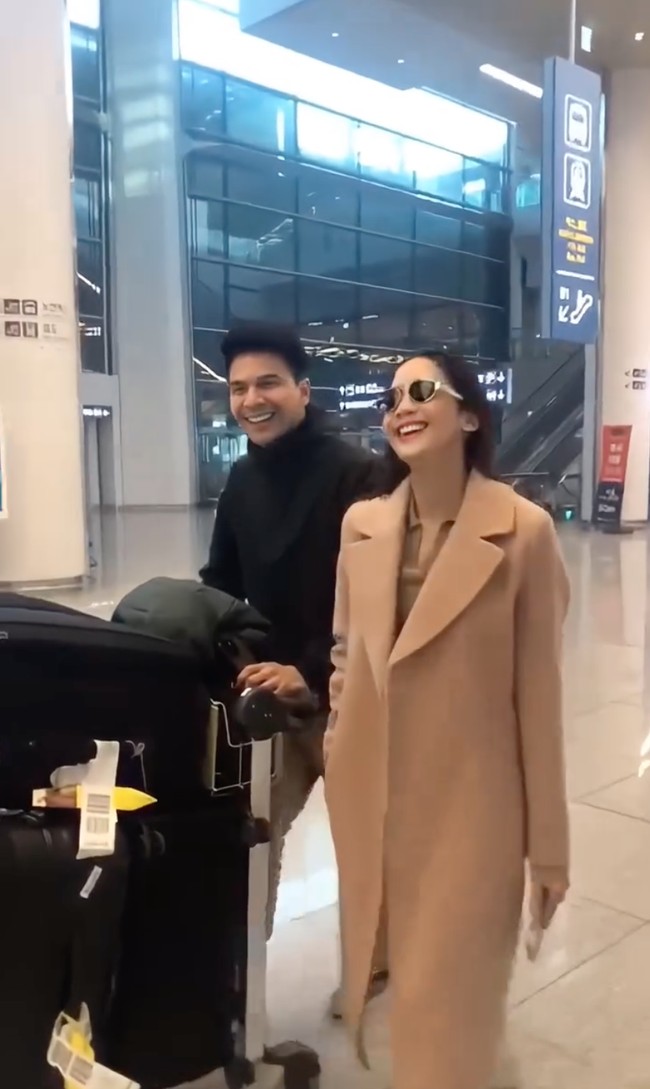 Jonathan Frizzy dan Ririn Dwi Ariyanti rupanya sempat bersama-sama bertolak ke Korea. Momen kepergian keduanya ke Korea dibagikan melalui video singkat yang diunggah ke Instagram. Foto: Instagram/@ij.flawless