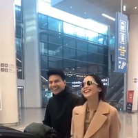 Jonathan Frizzy dan Ririn Dwi Ariyanti rupanya sempat bersama-sama bertolak ke Korea. Momen kepergian keduanya ke Korea dibagikan melalui video singkat yang diunggah ke Instagram. Foto: Instagram/@ij.flawless