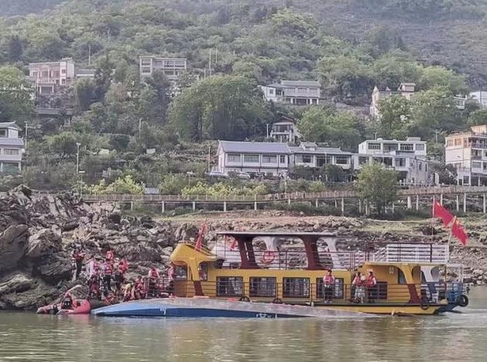 Kapal wisata terbalik di China, 9 wisatawan meninggal dunia