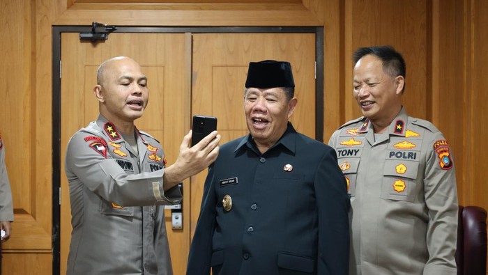 Kapolda Babel Irjen Hendro Pandowo menemui Gubernur Babel Hidayat Arsani di kantornya.