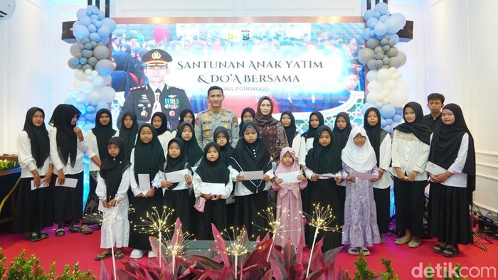 Kapolres Ponorogo AKBP Andin Wisnu Sudibyo di acara santunan anak yatim