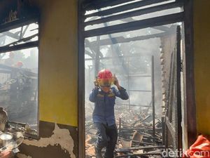 Rumah di Mojokerto Ludes Terbakar Saat Ditinggal Penghuninya Beli Susu