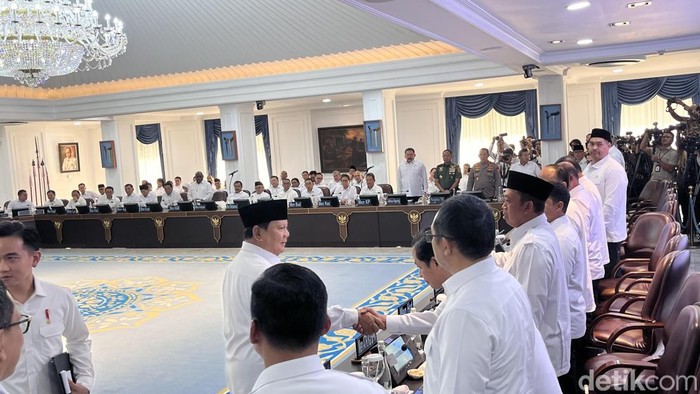 Kepala Kantor Komunikasi Kepresidenan (PCO) Hasan Nasbi menghadiri Sidang Kabinet Paripurna. Sebelumnya, Hasan telah menyatakan mundur dari jabatan Kepala PCO. (Eva S/detikcom)