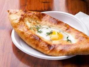 Khachapuri, Roti Keju Bentuk Perahu Ini Asalnya dari Georgia