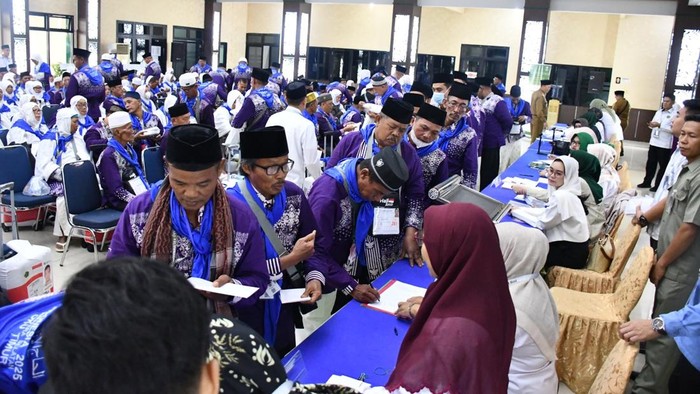 Kloter 3 asal OKU Timur tiba di asrama haji.