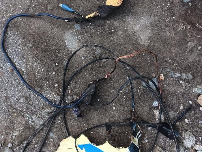 Kondisi charger handphone yang diduga jadi pemicu kebakaran rumah di Galur, Kulon Progo, Minggu (4/5/2025).
