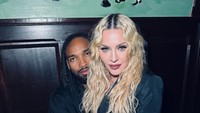 Madonna Liburan Bareng Pacar Brondong, Pamer Foto Tanpa Makeup di Usia 67