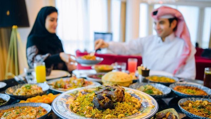 5 Makanan Khas Arab Saudi yang Bikin Kamu Jatuh Cinta saat Traveling ke Sana