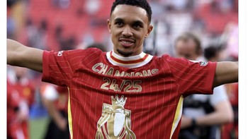 TAA sudah 20 tahun membela Liverpool. Foto: X.com