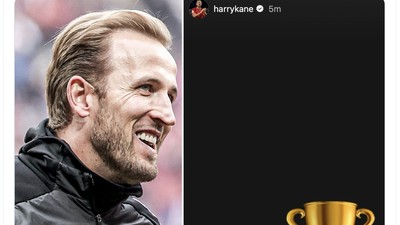 Meme Harry Kane Akhirnya Pecah Telur Angkat Trofi