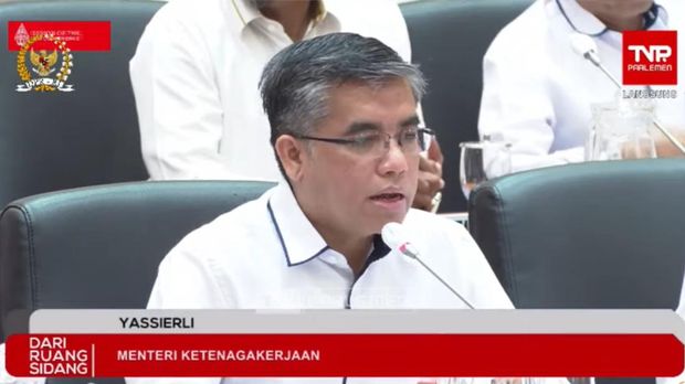 Menaker Yassierly dalam Rapat Kerja dengan Komisi IX DPR RI di Jakarta, Senin (5/5/2025). (Tangkapan Layar Youtube/Komisi IX DPR RI)