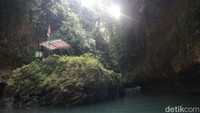 Tak hanya menawarkan keindahan alam, Green Canyon juga dikenal sebagai kawasan wisata yang terpelihara dengan baik dan bersih. 