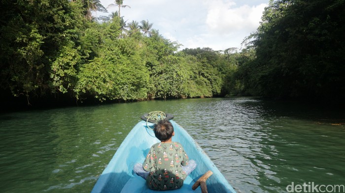 Green Canyon di Pangandaran menawarkan wisata alam jernih dan hijau. Keindahan dan edukasi lingkungan menjadikannya destinasi yang berkesan.