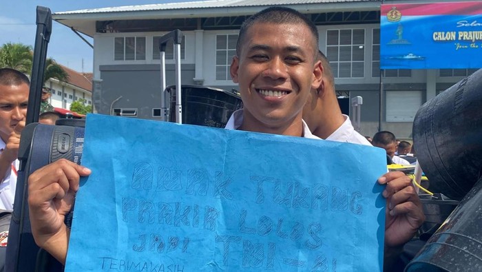 Milhan Ferdianto, anak tukang parkir yang lolos jadi anggota TNI AL.
