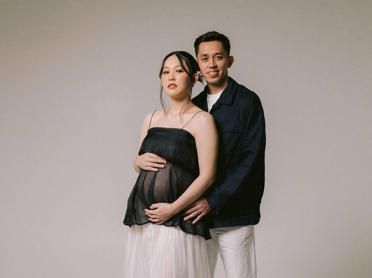 Potret Maternity Shoot Ribka Sugiarto & Muhammad Rian Ardianto, Manis-Minimalis