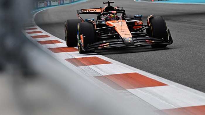 MIAMI, FLORIDA - MAY 04: Oscar Piastri of Australia driving the (81) McLaren MCL39 Mercedes on track during the F1 Grand Prix of Miami at Miami International Autodrome on May 04, 2025 in Miami, Florida. (Photo by Pauline Ballet - Formula 1/Formula 1 via Getty Images)