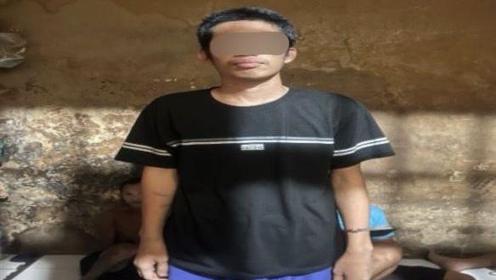 Pelaku HL saat diringkus polisi usai mencuri motor.