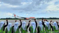 Lion Air akan melayani 13 kloter jemaah haji dari Embarkasi Banjarmasin dengan menerbangkan pesawat Airbus A330. Berdasarkan data dari Panitia Penyelenggara Ibadah Haji (PPIH) Embarkasi Banjarmasin, tercatat 13 kelompok terbang (kloter) akan dilayani oleh Lion Air, dengan total 5.454 jemaah yang berasal dari Kalimantan Selatan (3.843 orang) dan Kalimantan Tengah (1.611 orang) termasuk petugas pendamping.