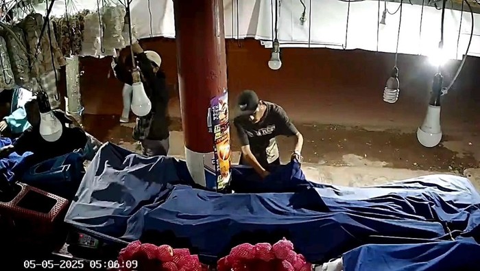 Rekaman CCTV pelaku curi buah di Stadion Brawijaya Kota Kediri