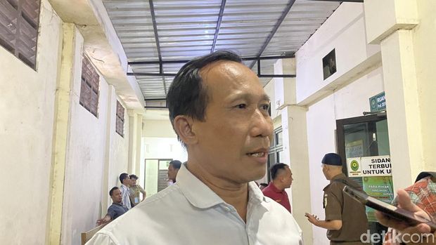 Pengacara keluarga Gamma, Zainal Abidin 'Petir' di PN Semarang, Kecamatan Semarang Selatan, Senin (5/5/2025).