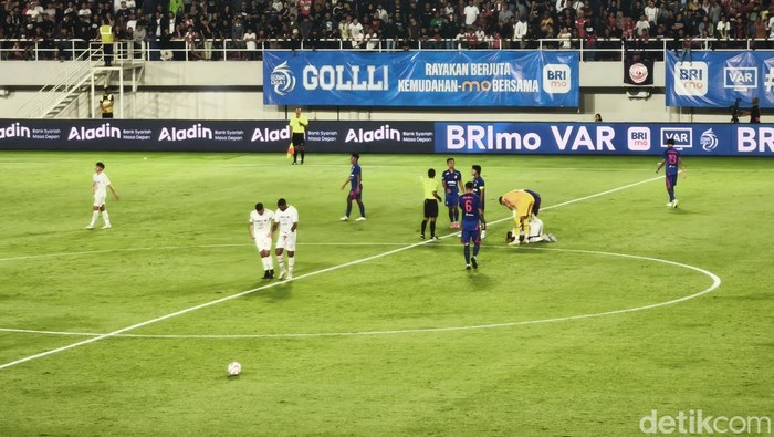 Laga Persis Solo menghadapi Arema FC pada pekan ke-31 Liga 1 2024/2025, di Stadion Manahan Solo, Senin (5/5/2025).