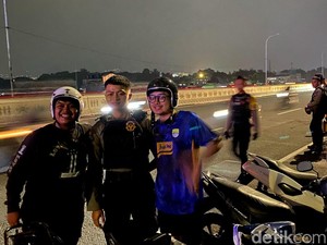 Polisi Siaga Amankan Konvoi Bobotoh di Flyover Pasupati
