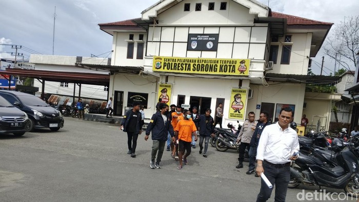 Polresta Sorong Kota saat menggelar rilis kasus 4 anggota NRFPB jadi tersangka kasus makar.