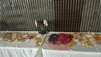 Netizen Facebook juga ada yang membagikan momen potluck menjengkelkan dalam bentuk foto. Ia memperlihatkan bagaimana kondisi meja prasmanan yang berantakan tanpa alas piring. Foto: boredpanda