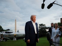 Trump Bangun Panggung Raksasa di Gedung Putih untuk UFC di Hari Ultahnya
