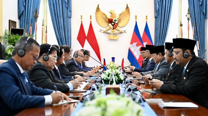 Presiden Prabowo Subianto melakukan pertemuan bilateral dengan Presiden Senat Kerajaan Kamboja Yang Mulia Samdech Akka Moha Sena Padei Techo Hun Sen di Istana Merdeka