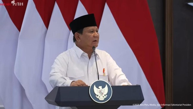 Presiden Prabowo Subianto mengevaluasi 6 bulan pertama pemerintahan berjalan. Dia meminta kabinet saling mengoreksi atas hal-hal yang selama ini dikerjakan. (Dok. YouTube Setpres) Presiden Prabowo Subianto mengevaluasi 6 bulan pertama pemerintahan berjalan. Dia meminta kabinet saling mengoreksi atas hal-hal yang selama ini dikerjakan. (Dok. YouTube Setpres)