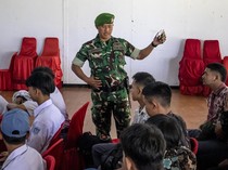 Efektivitas Pendidikan Anak di Barak dari Kacamata Pakar Sosiologi