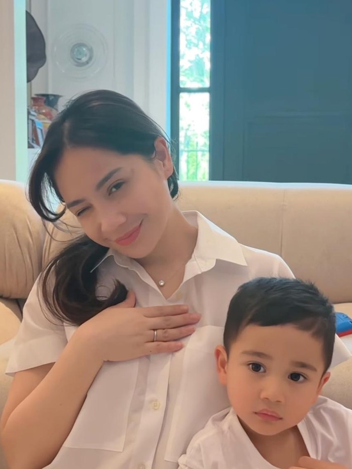 Raffi Ahmad dan Nagita Slavina Rayyanza dan Nagita Slavina.