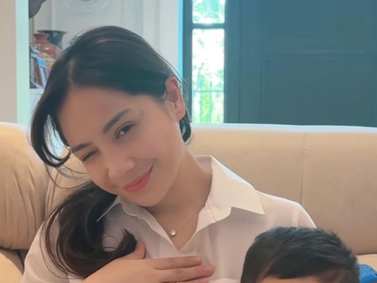 Gemas! Rayyanza dan Nagita Slavina Ikut Tren Kim Seon Ho Smile Challenge