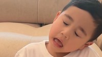 Duh duh duh duh.. adik Rafathar ini paling bisa deh bikin orang gemas. Foto: instagram Raffi Ahmad dan Nagita Slavina