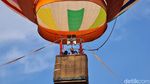 Serunya Naik Wahana Balon Udara di Puncak Bogor
