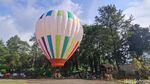 Serunya Naik Wahana Balon Udara di Puncak Bogor